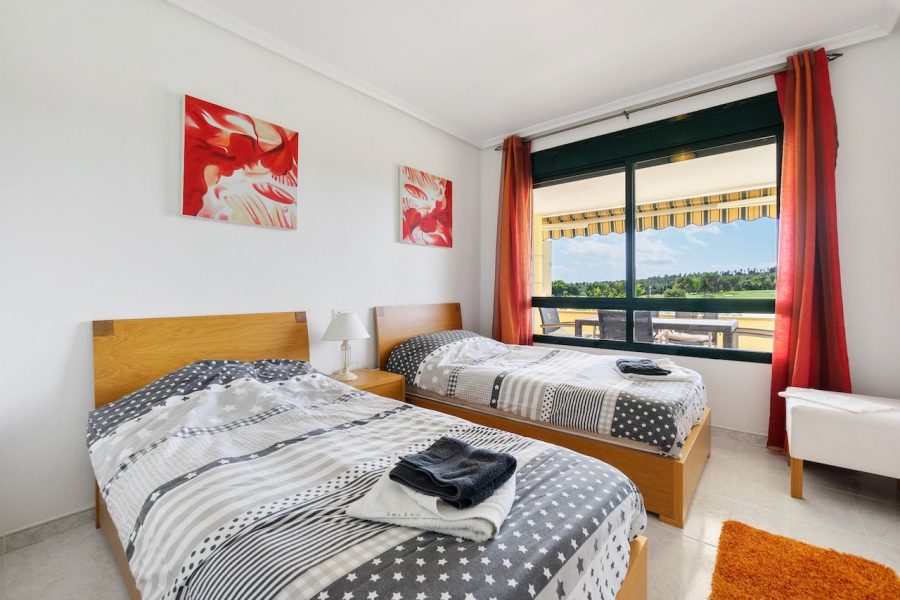 Продается просторная и светлая квартира в Campoamor Golf. Недвижимость в Орихуэле.