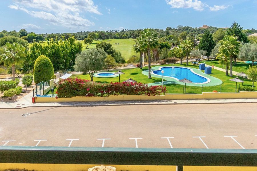 Продается просторная и светлая квартира в Campoamor Golf. Недвижимость в Орихуэле.